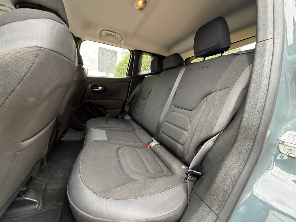 Used 2017 Jeep Renegade Altitude FWD image 14