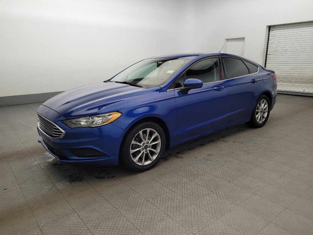 Used 2017 Ford Fusion SE w/ Fusion SE Technology Package FWD image 2