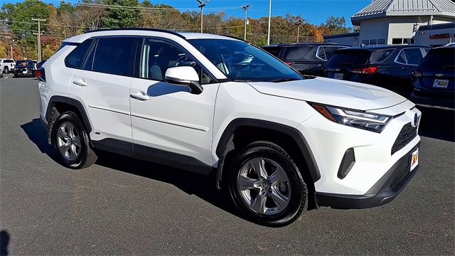 Used 2024 Toyota RAV4 XLE w/ Convenience Package image 2
