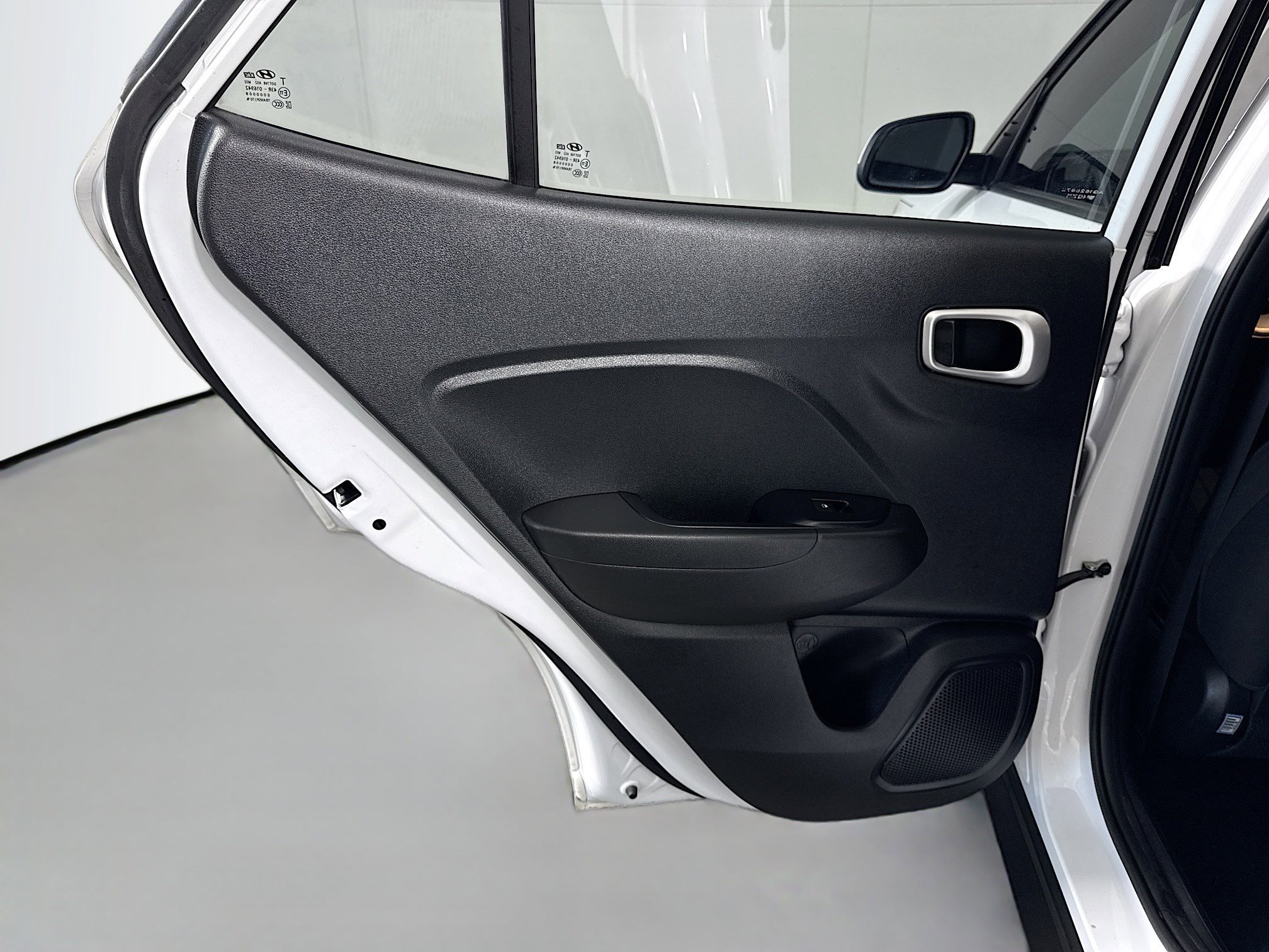 Used 2020 Hyundai Venue SEL w/ Convenience + Premium Package image 26