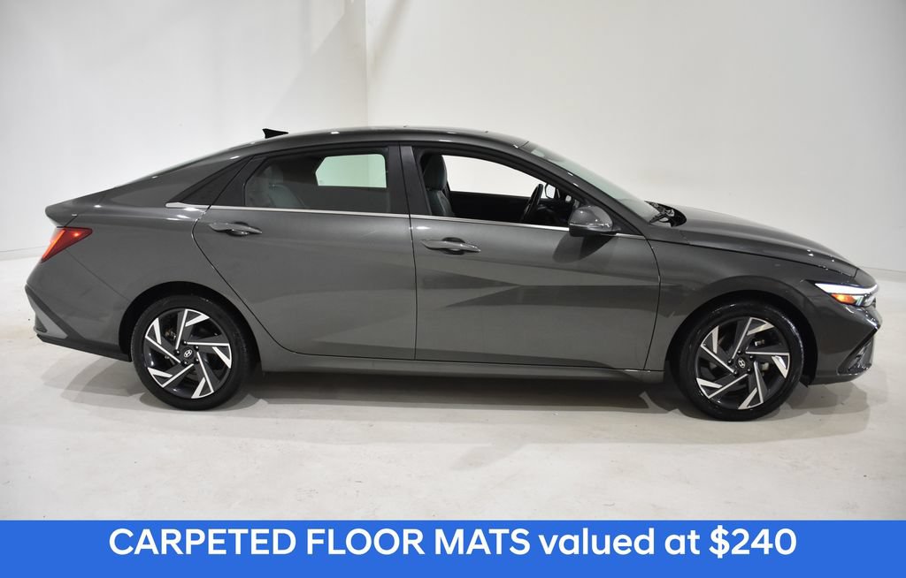Used 2025 Hyundai Elantra Limited FWD image 4