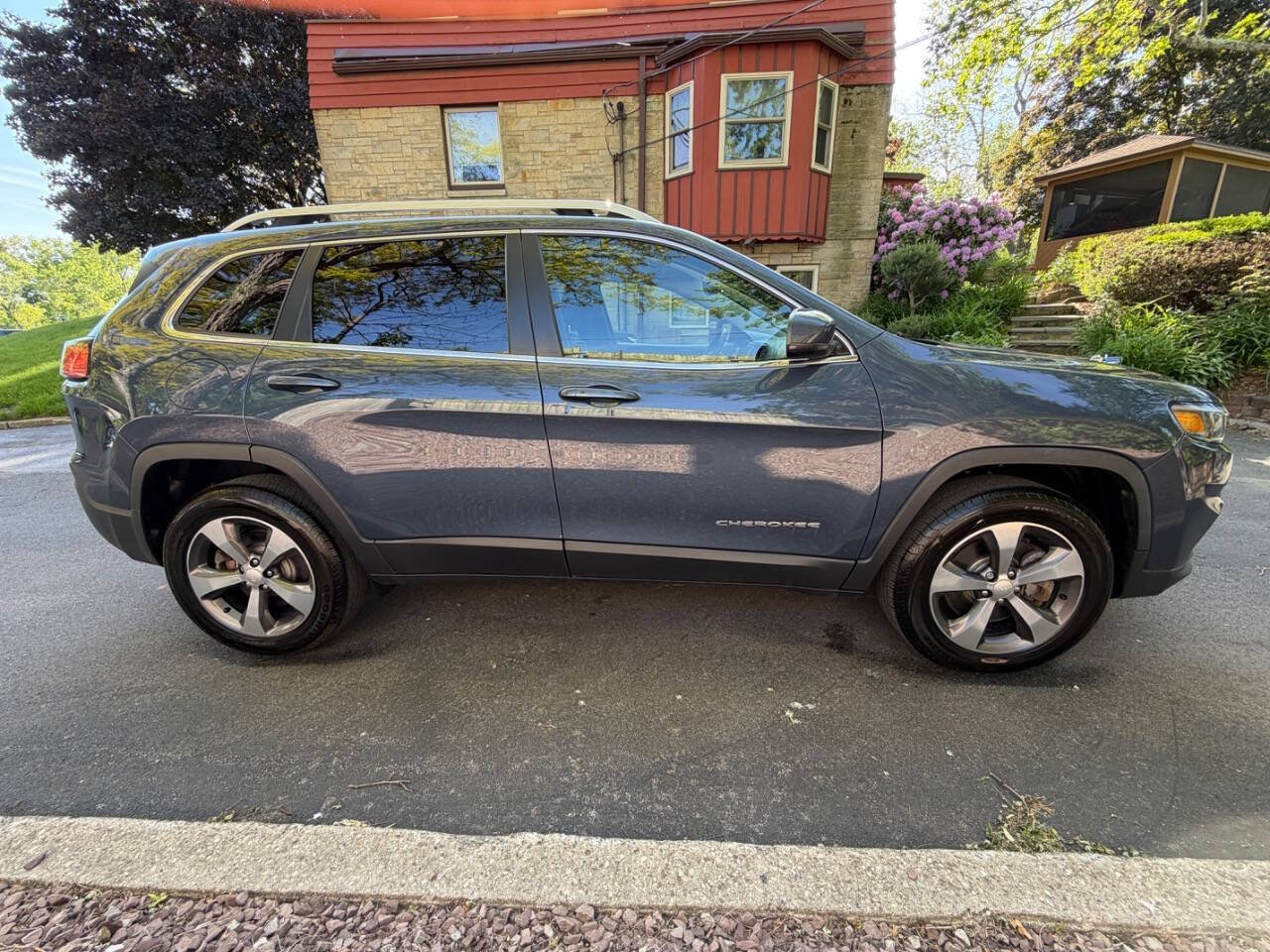 Used 2020 Jeep Cherokee Limited AWD/4WD image 4