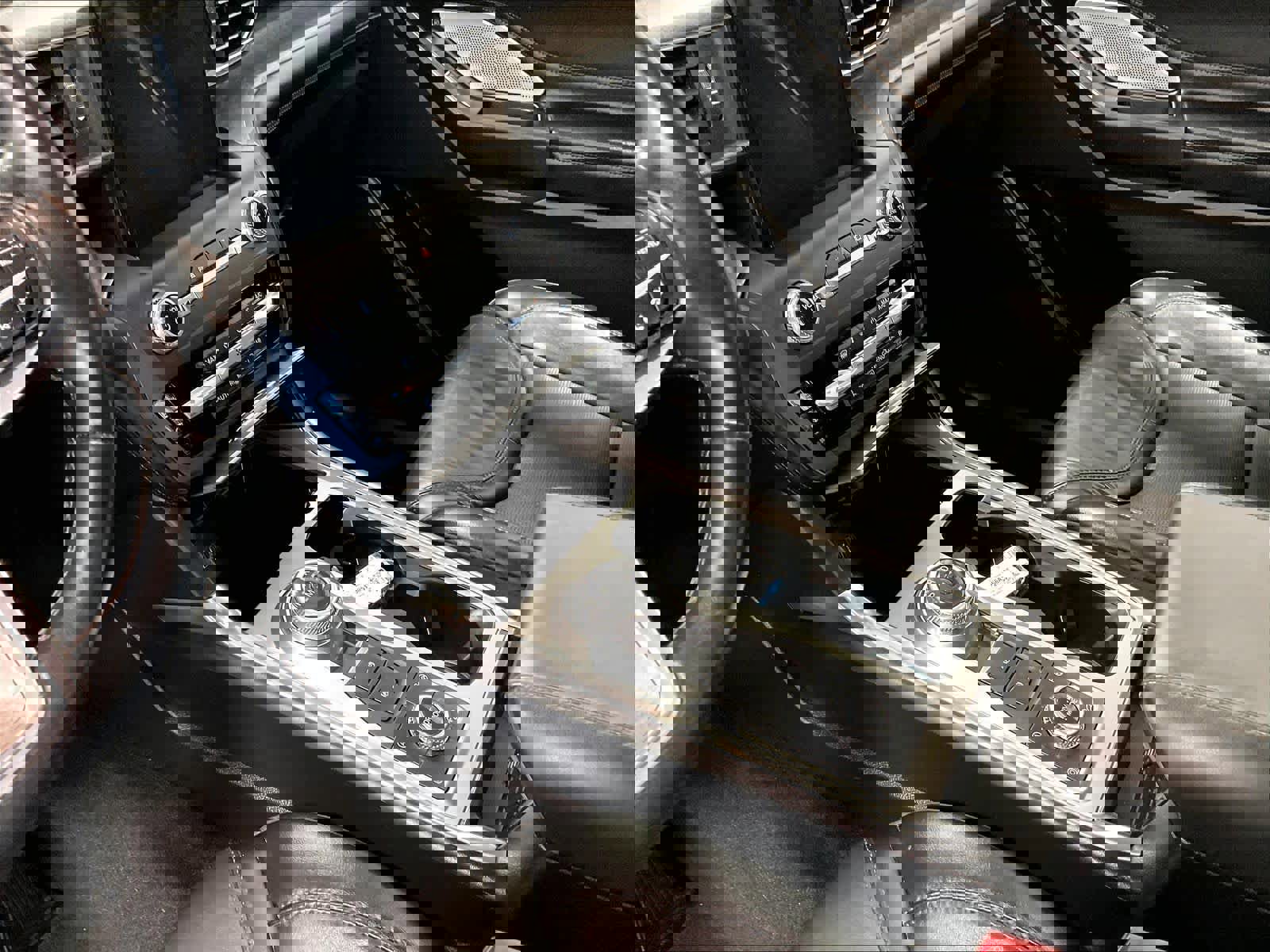 Used 2020 Ford Explorer Platinum w/ Premium Technology Package image 20