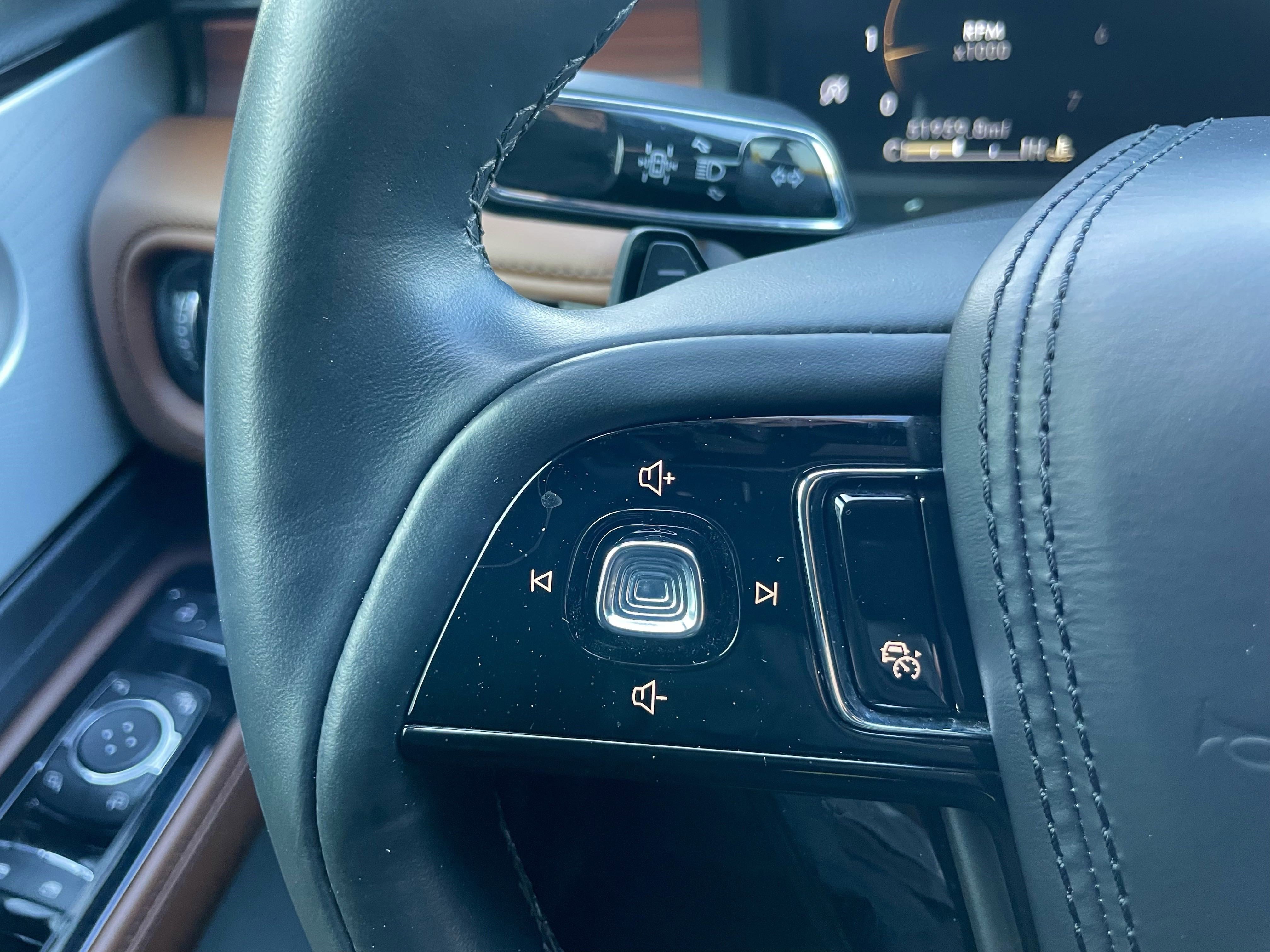 Used 2023 Lincoln Aviator Reserve w/ Equipment Group 201A image 23