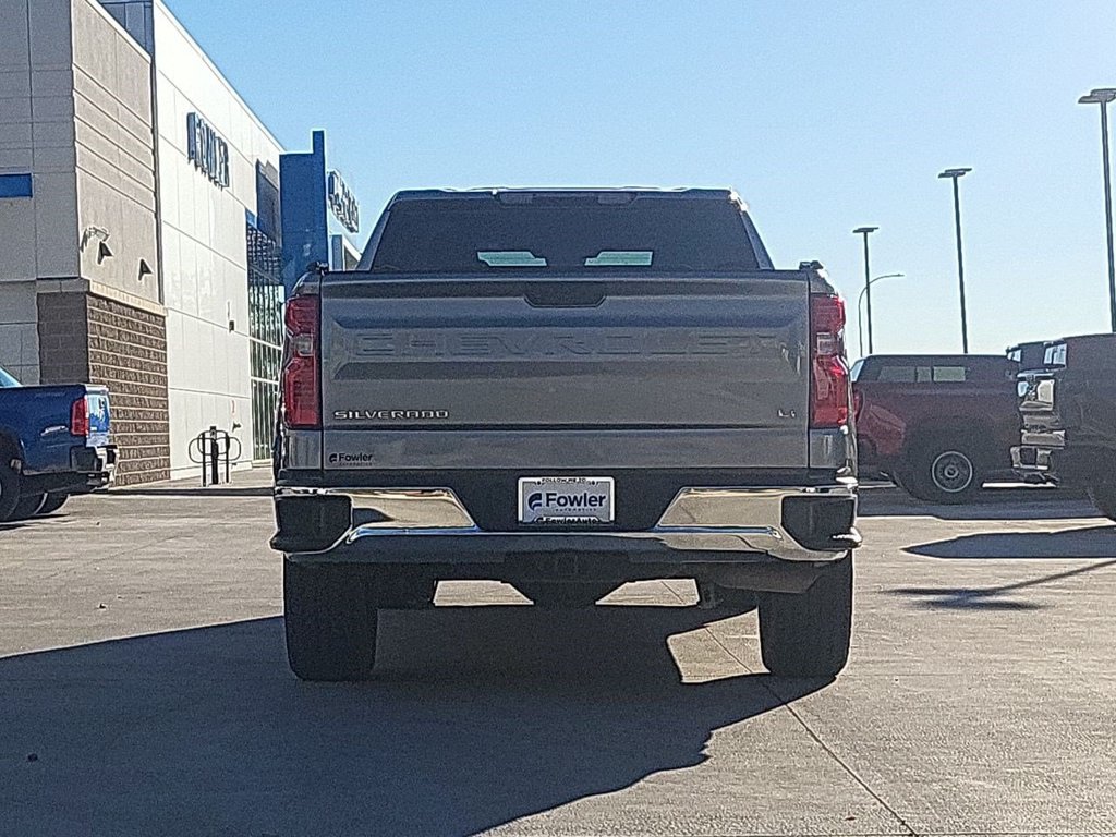 Used 2024 Chevrolet Silverado 1500 LT AWD/4WD image 7