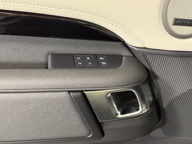 New 2026 Land Rover Discovery S AWD/4WD image 15