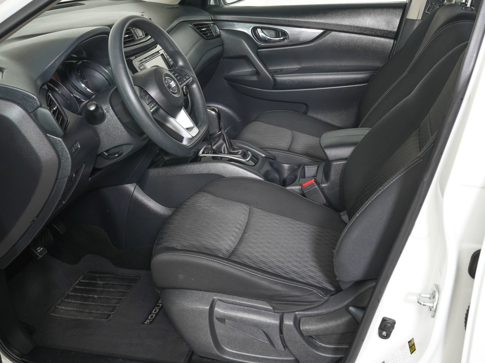 Used 2018 Nissan Rogue S FWD image 12