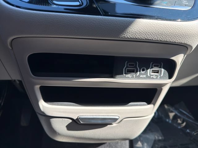 Used 2023 Chrysler Pacifica Touring-L FWD image 21