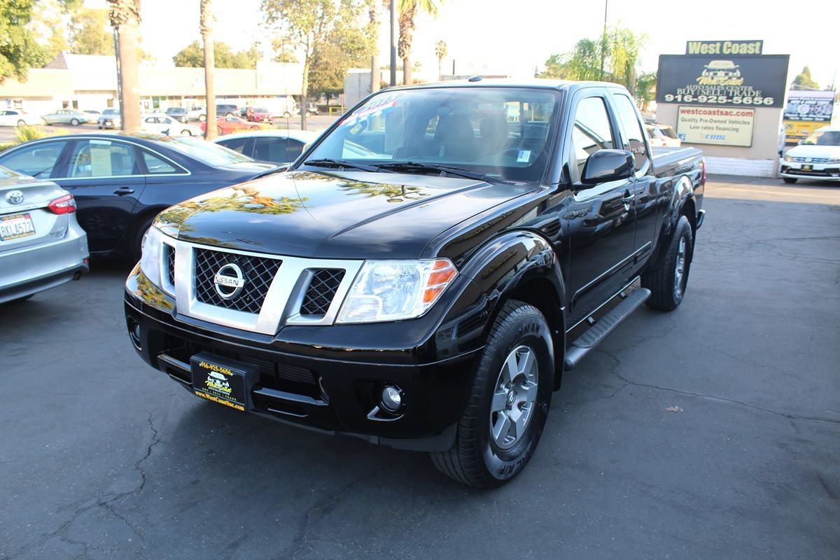 Used 2013 Nissan Frontier PRO-4X AWD/4WD image 4