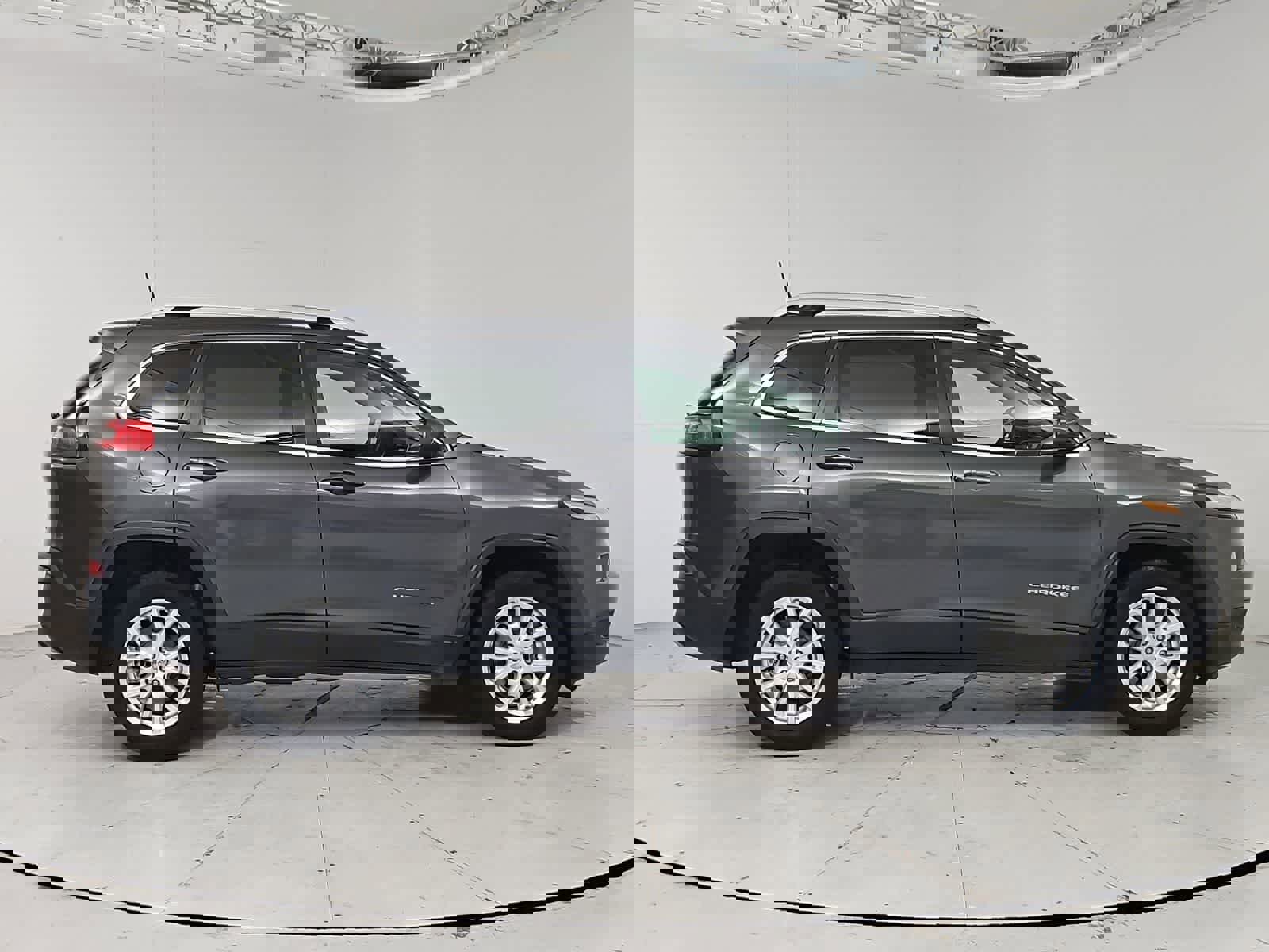 Used 2018 Jeep Cherokee Latitude Plus w/ Comfort/Convenience Group image 7