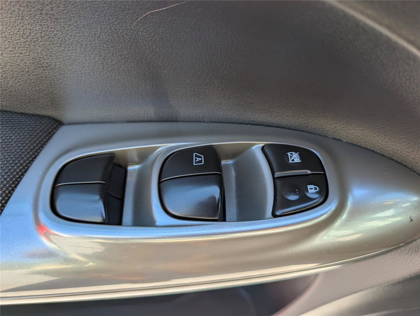 Used 2014 Nissan Juke SV AWD/4WD image 19