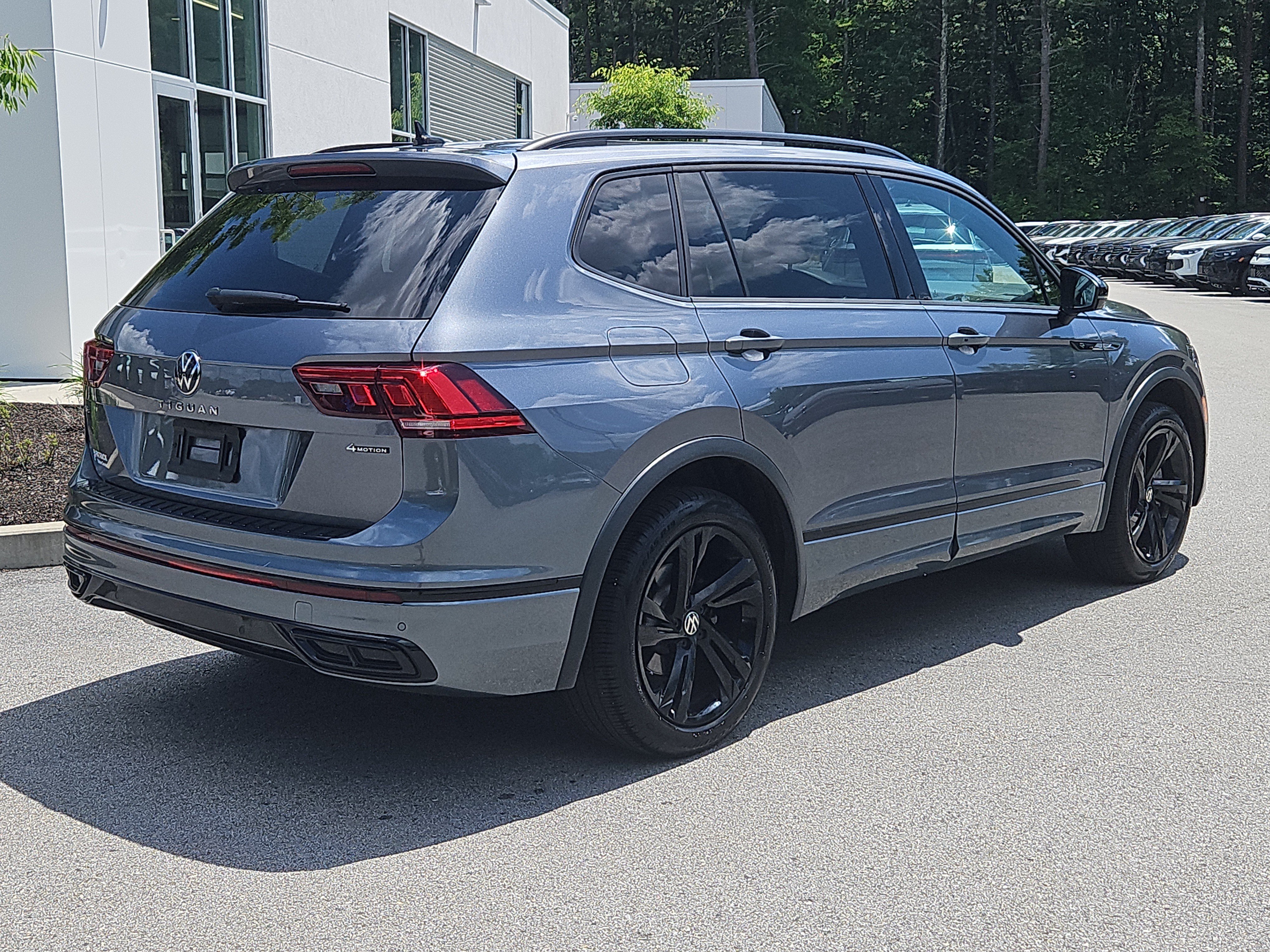Certified 2024 Volkswagen Tiguan SE R-Line AWD/4WD image 3