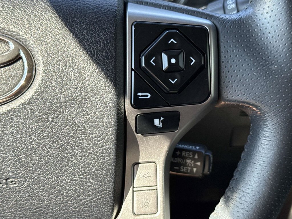 Used 2022 Toyota 4Runner Limited AWD/4WD image 42