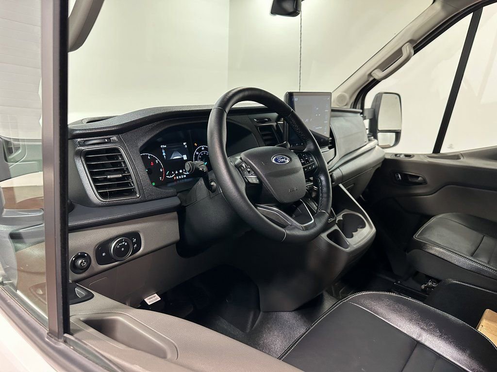 Used 2023 Ford Transit 350 DRW AWD image 3