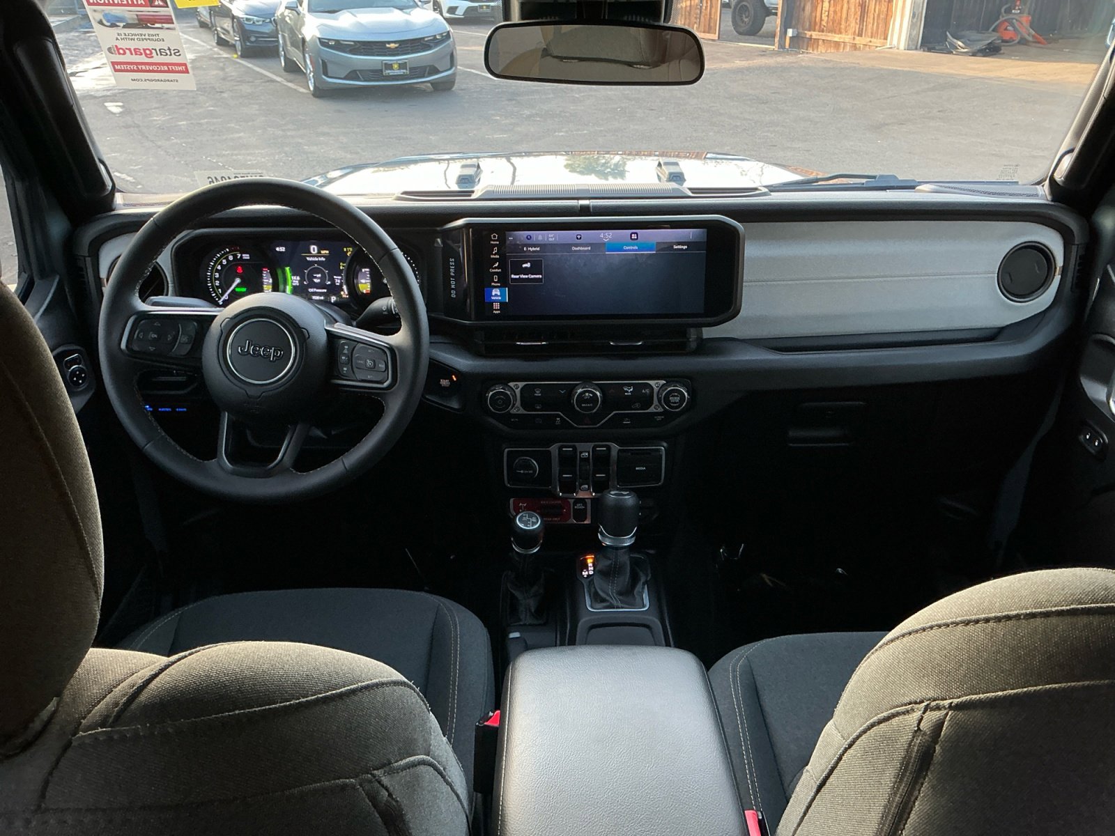 Used 2025 Jeep Wrangler Willys image 17