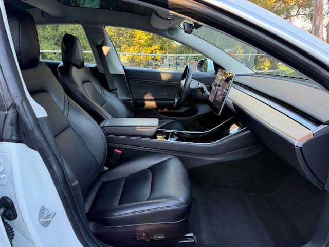 Used 2018 Tesla Model 3 Long Range image 21