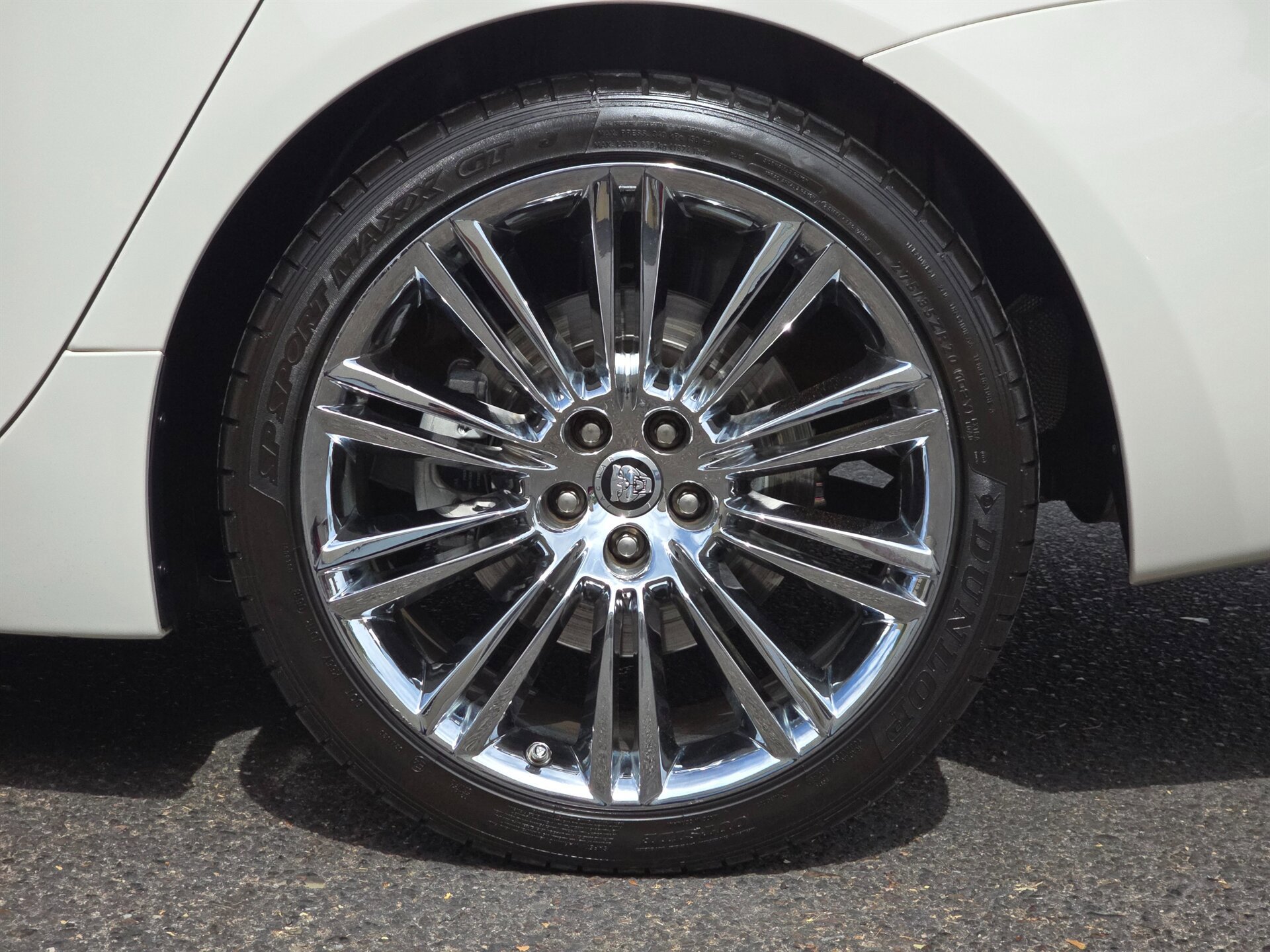 Used 2011 Jaguar XJ L RWD image 37