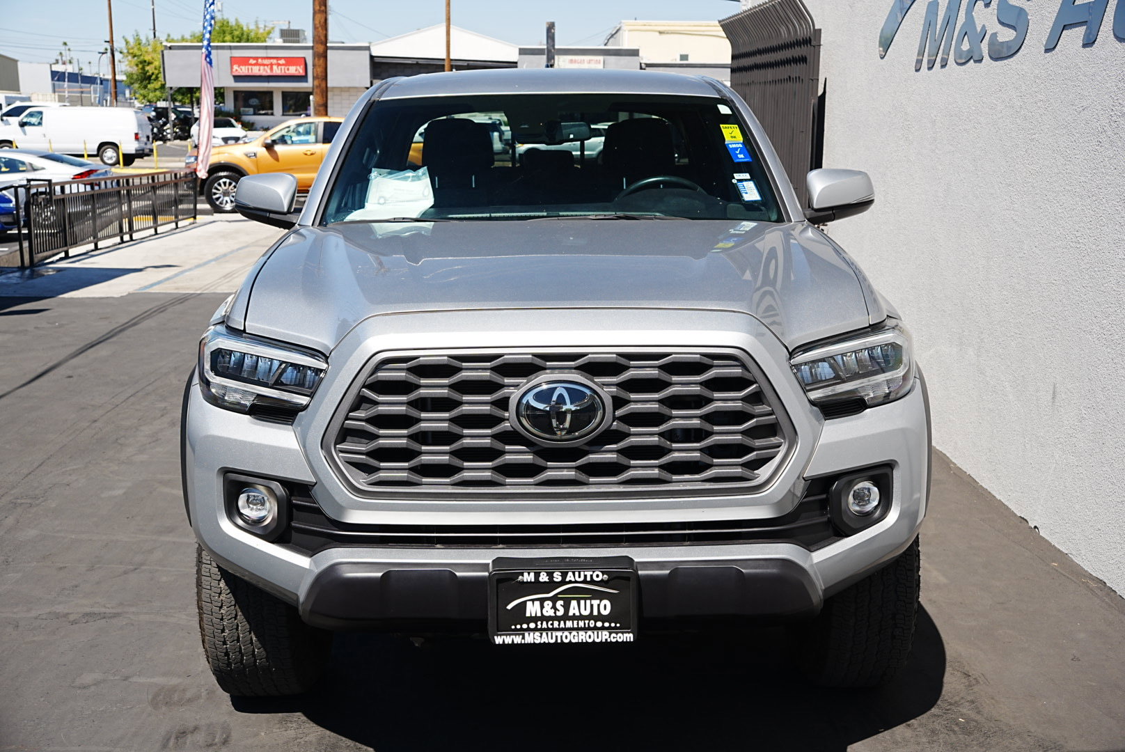 Used 2022 Toyota Tacoma TRD Off-Road image 2