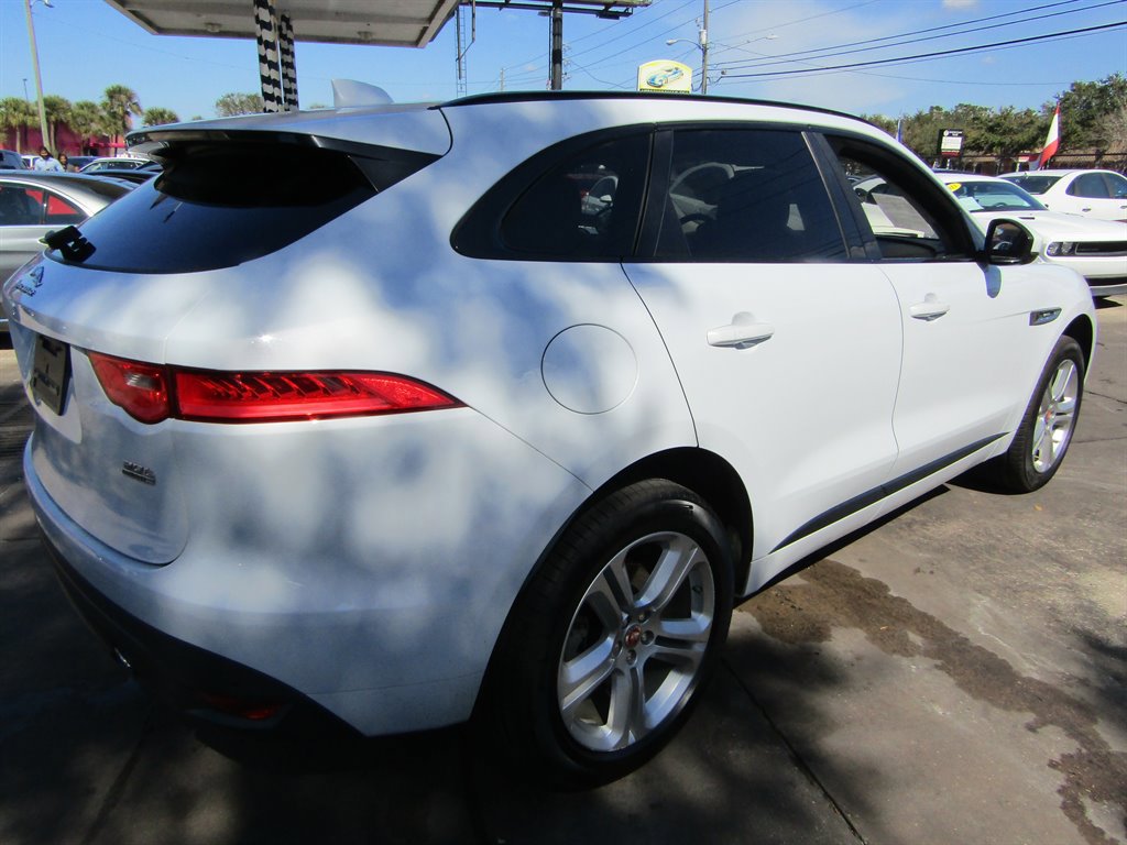 Used 2019 Jaguar F-PACE R-Sport image 4