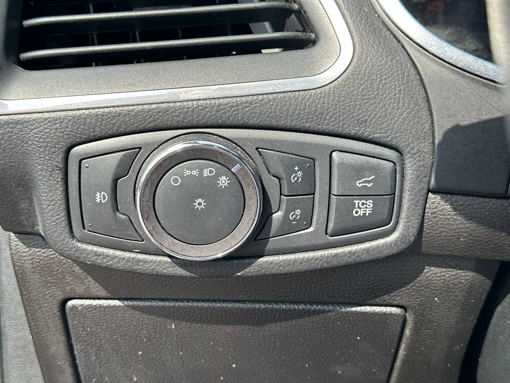 Used 2019 Ford Edge Titanium w/ Cold Weather Package AWD/4WD image 18