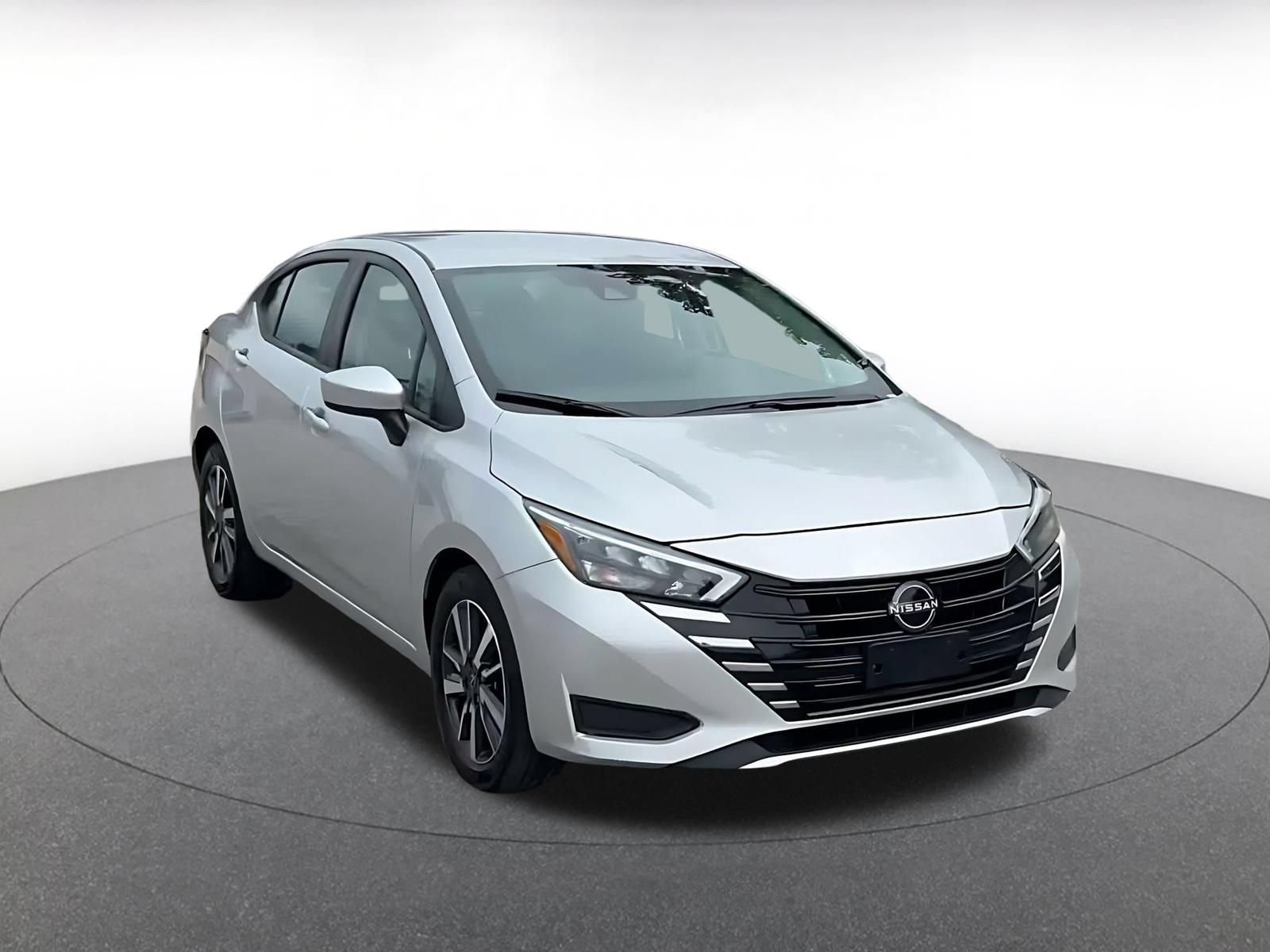 Used 2025 Nissan Versa SV FWD image 3