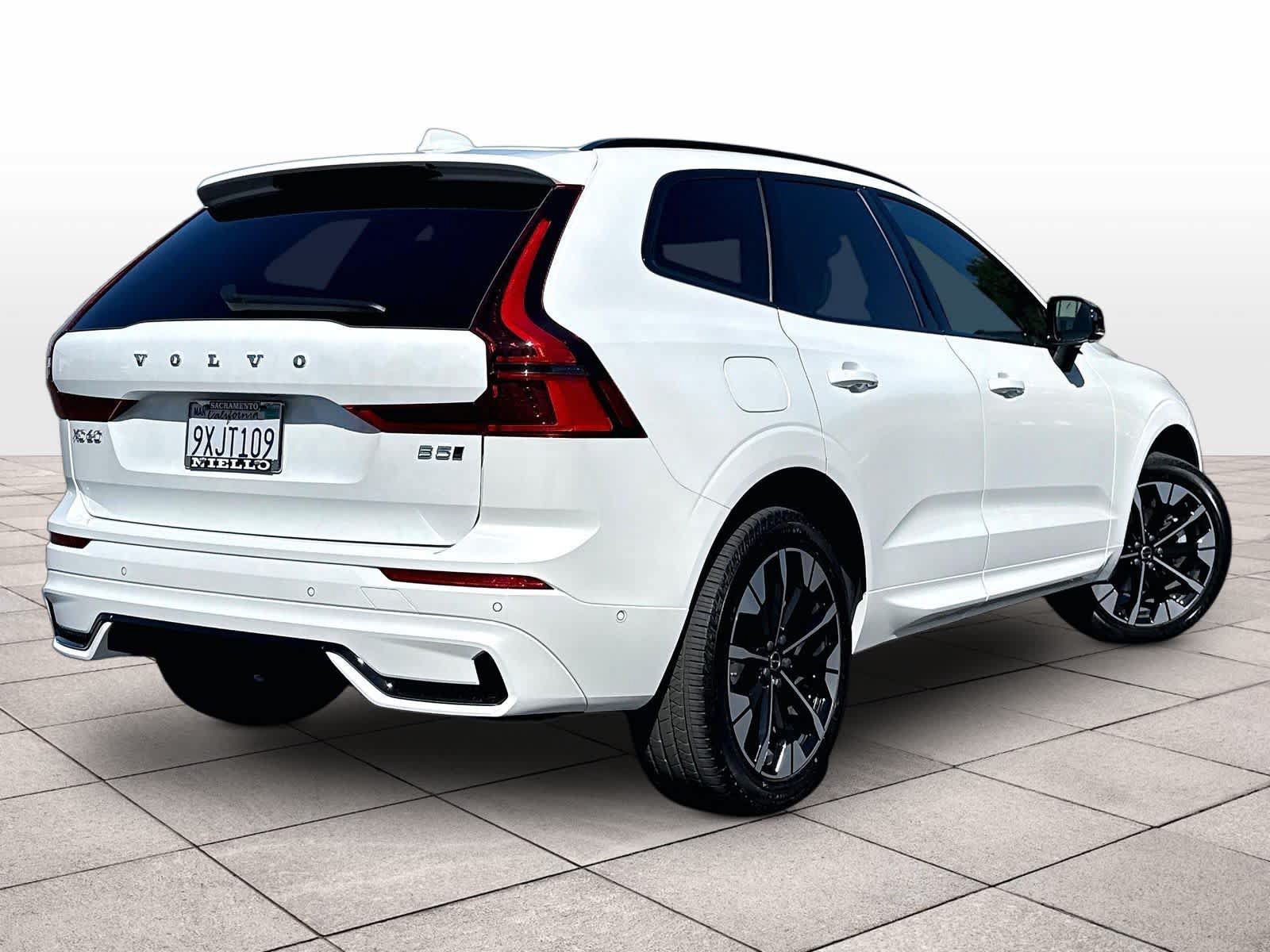 Used 2026 Volvo XC60 B5 Plus w/ Climate Package PRO AWD/4WD image 16