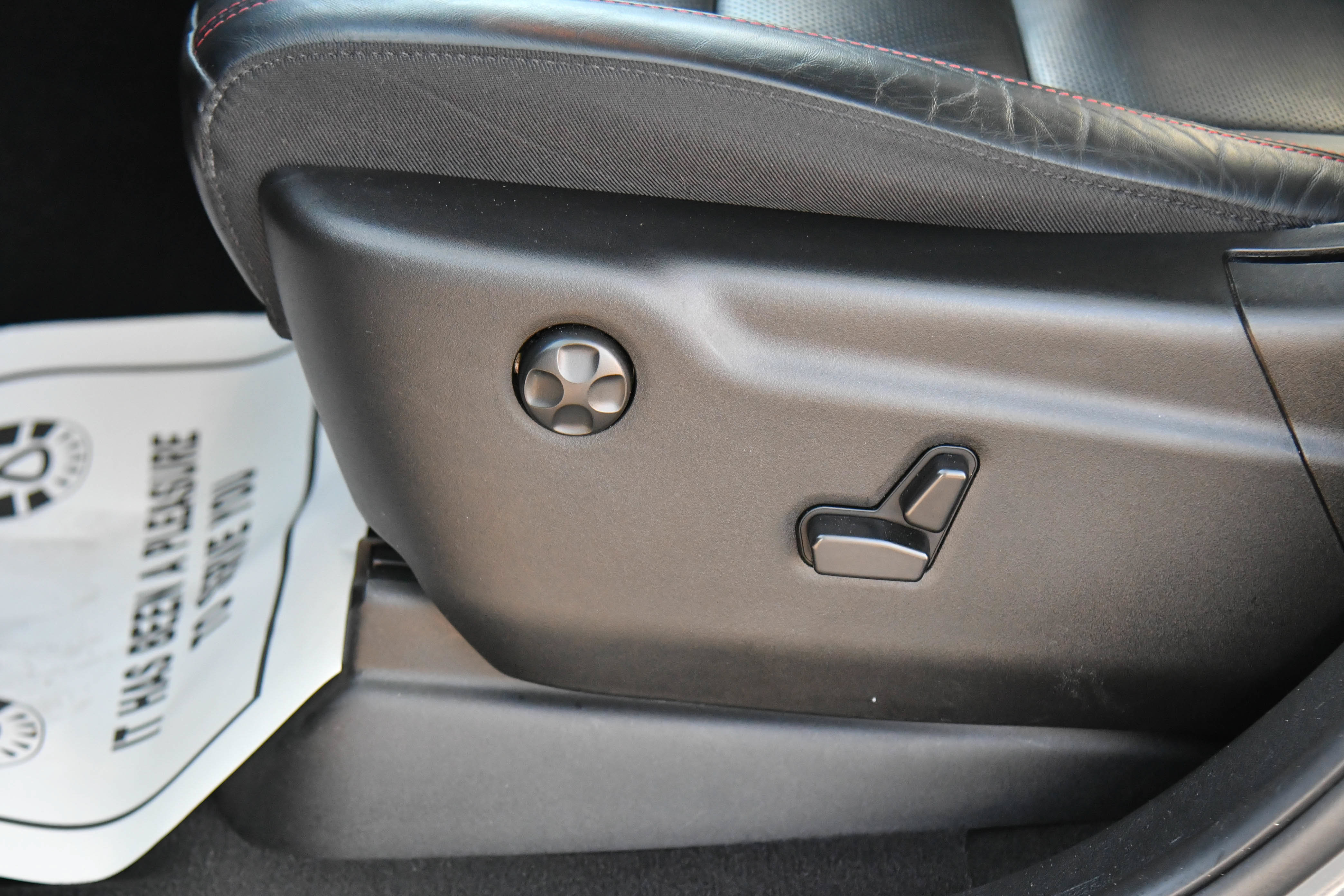 Used 2025 Dodge Durango GT AWD/4WD image 17