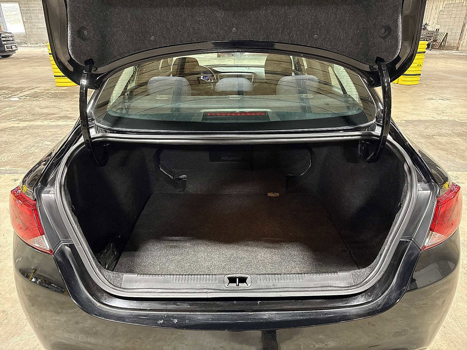 Used 2015 Chrysler 200 Limited image 10