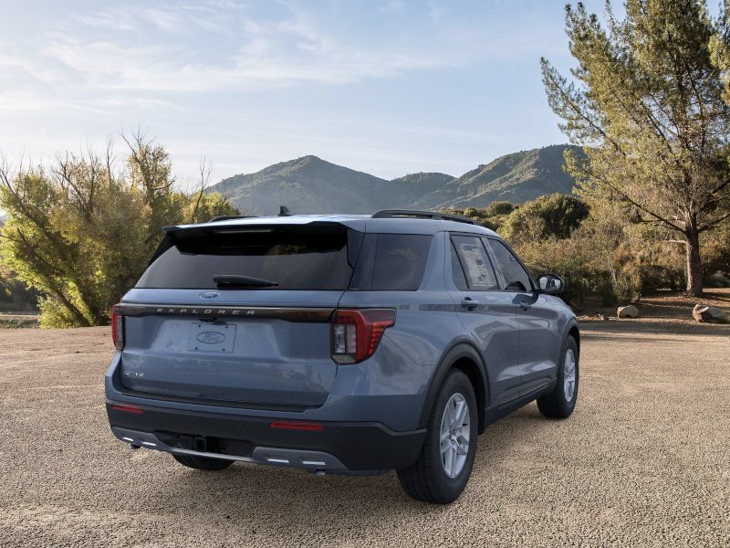 Used 2026 Ford Explorer Active w/ Active Comfort Package RWD image 10