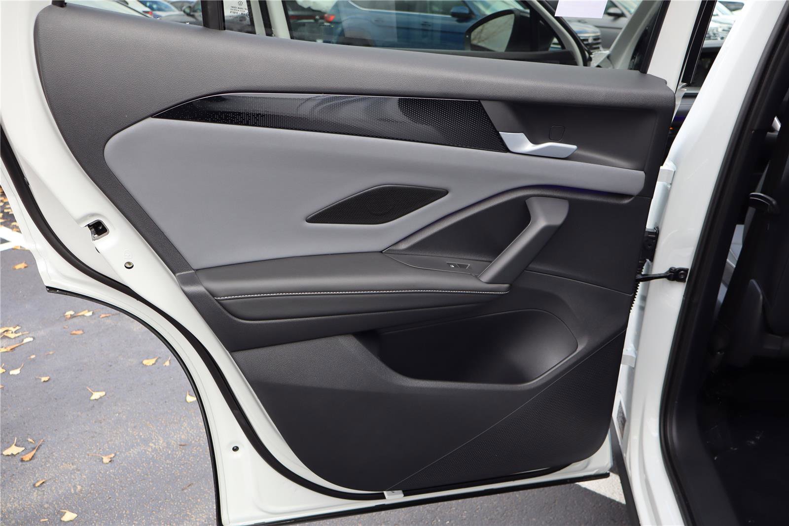 New 2026 Volkswagen Tiguan SE R-Line image 24