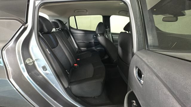 Used 2022 Nissan Leaf SV w/ SV Technology Package FWD image 29