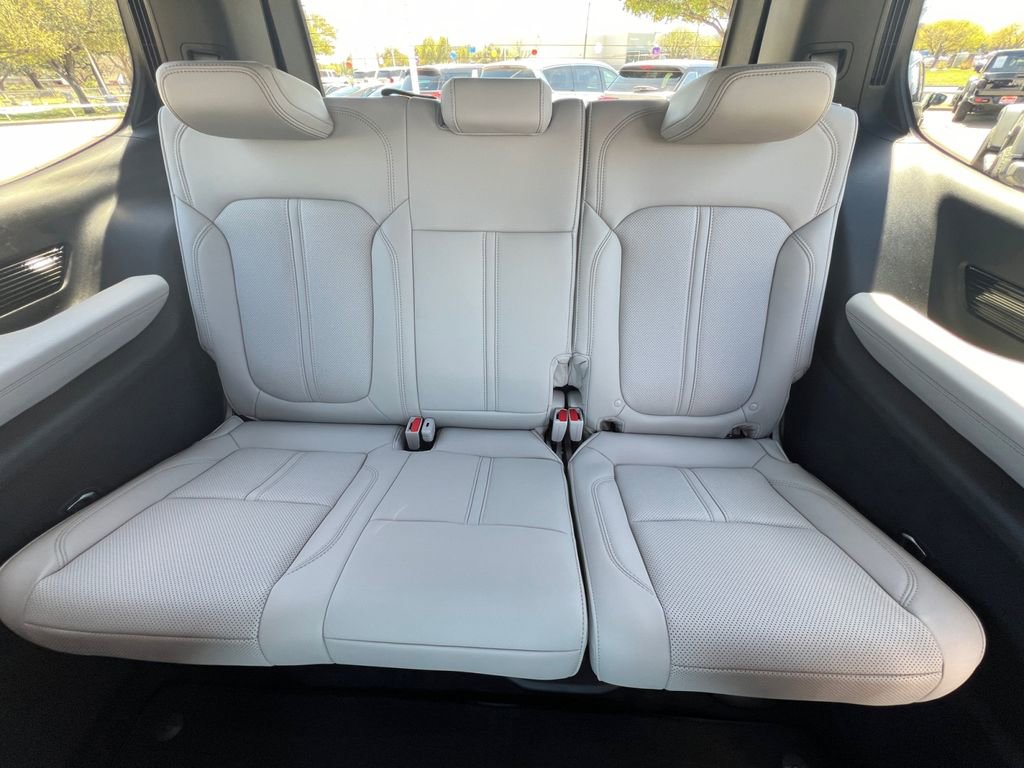 New 2026 Jeep Grand Wagoneer Summit image 5