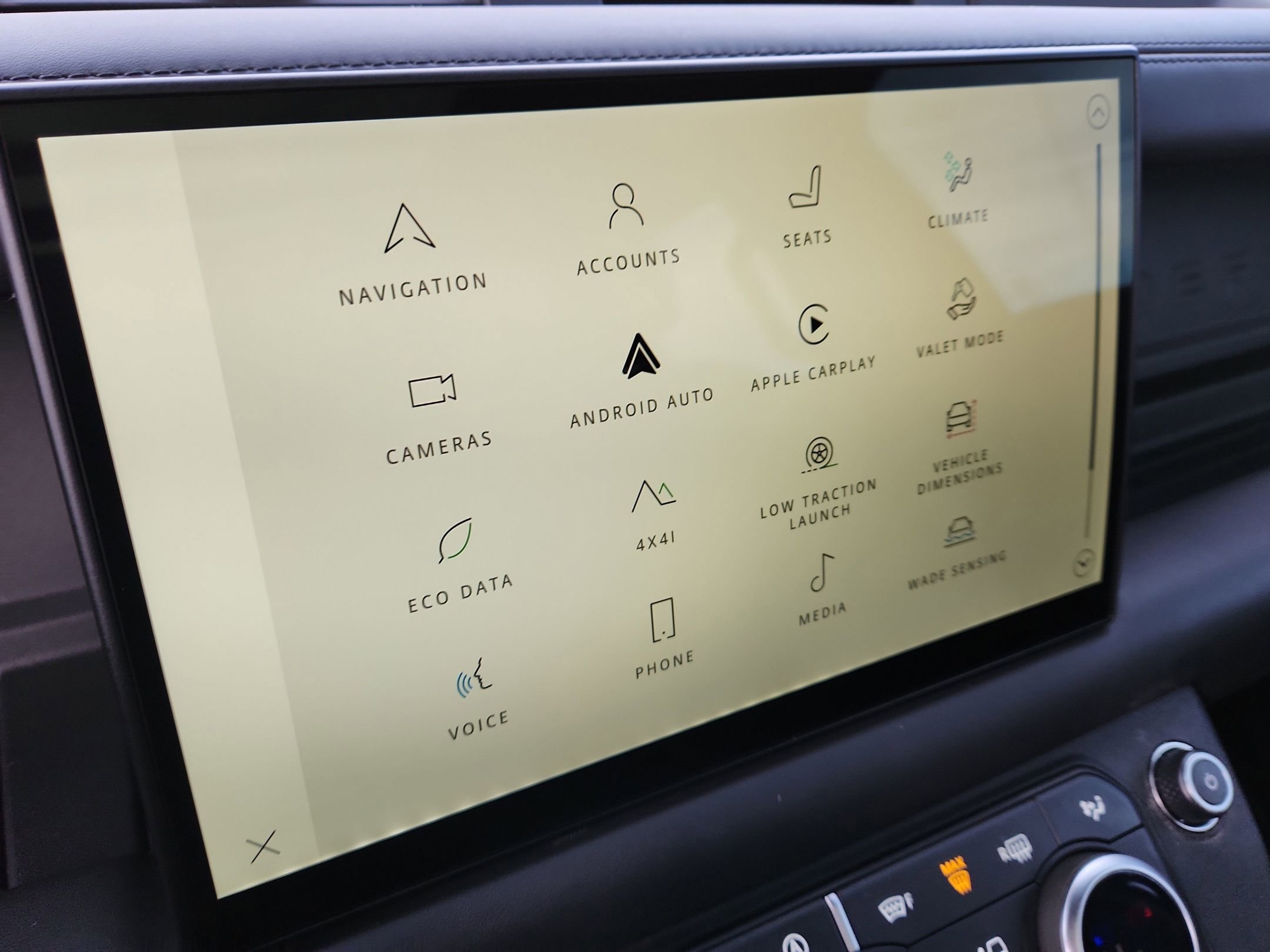 Used 2024 Land Rover Defender 130 X image 25