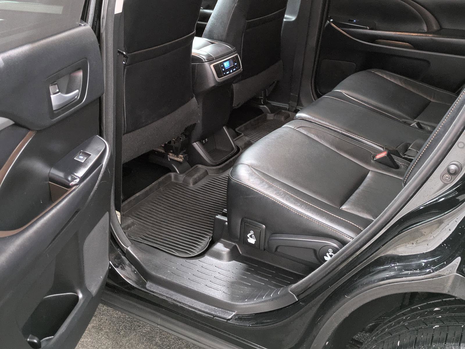 Used 2018 Toyota Highlander XLE image 23