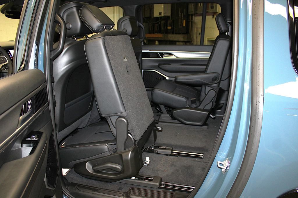 New 2026 Jeep Grand Wagoneer L Limited AWD/4WD image 30