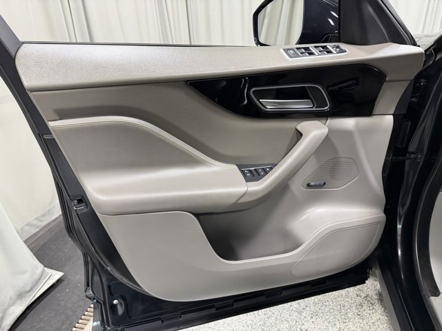 Used 2020 Jaguar F-PACE R-Sport image 21