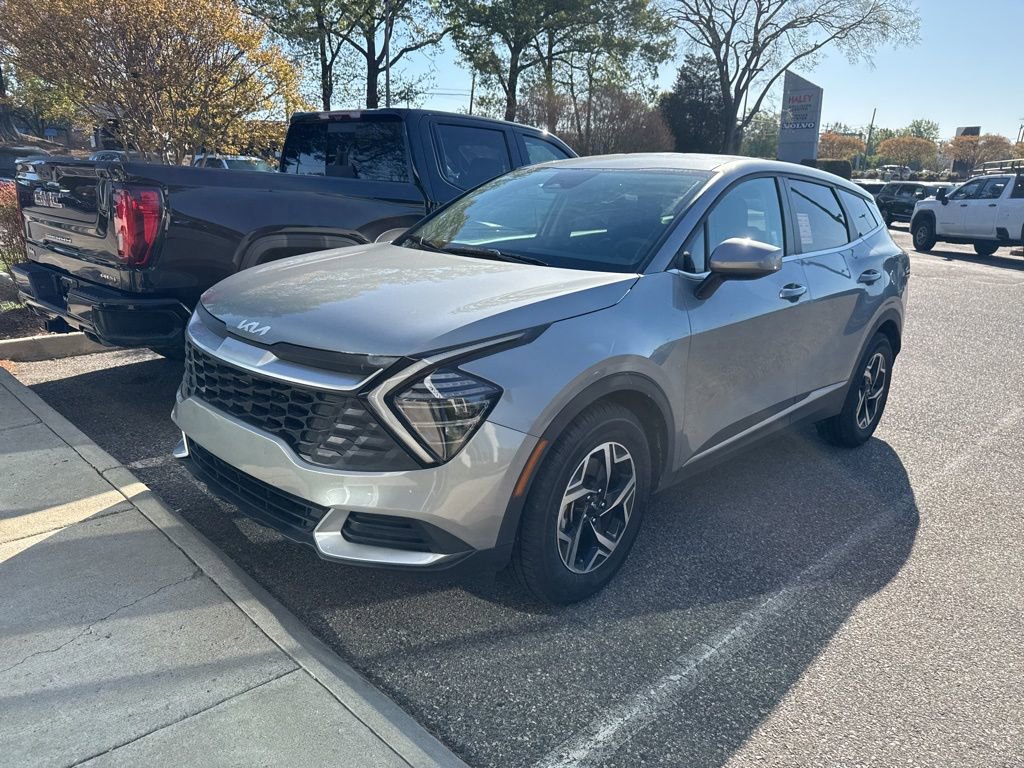 Used 2024 Kia Sportage LX image 3