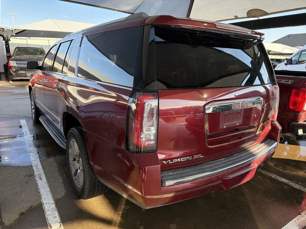 Used 2017 GMC Yukon XL Denali image 4