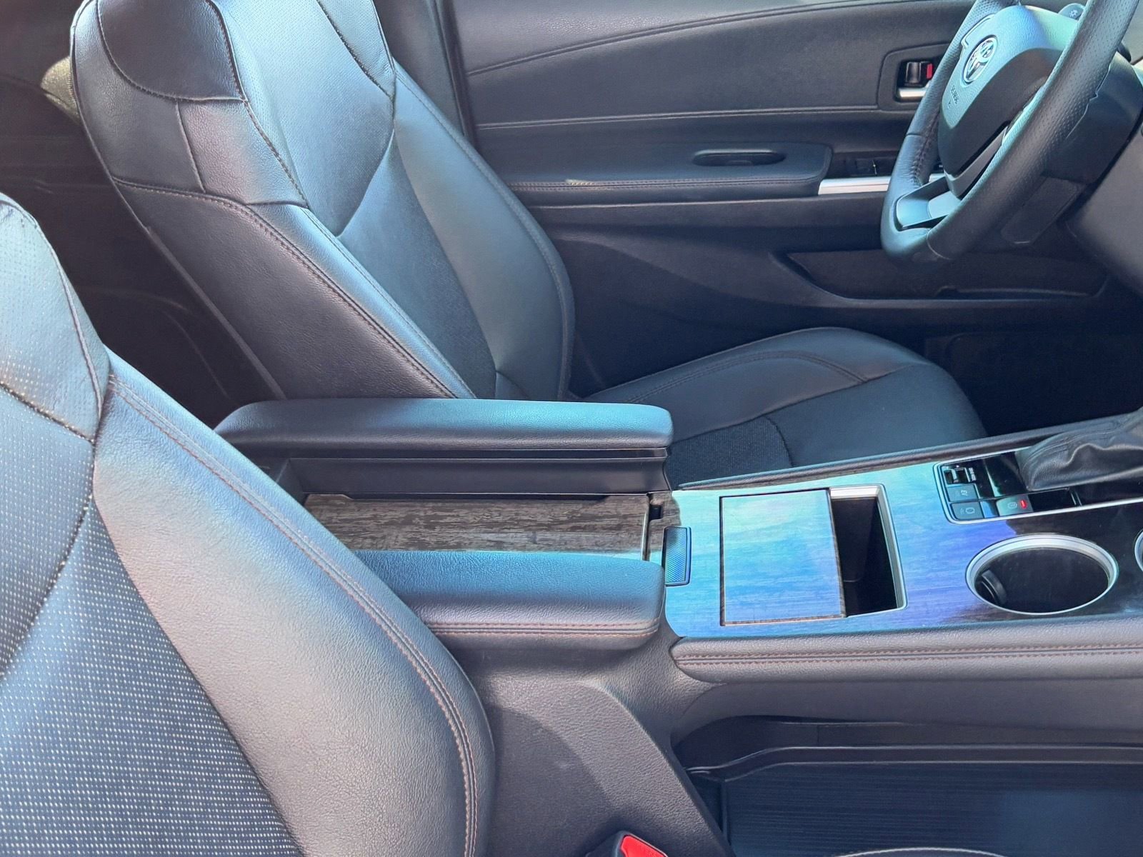 Used 2025 Toyota Sienna Limited image 12