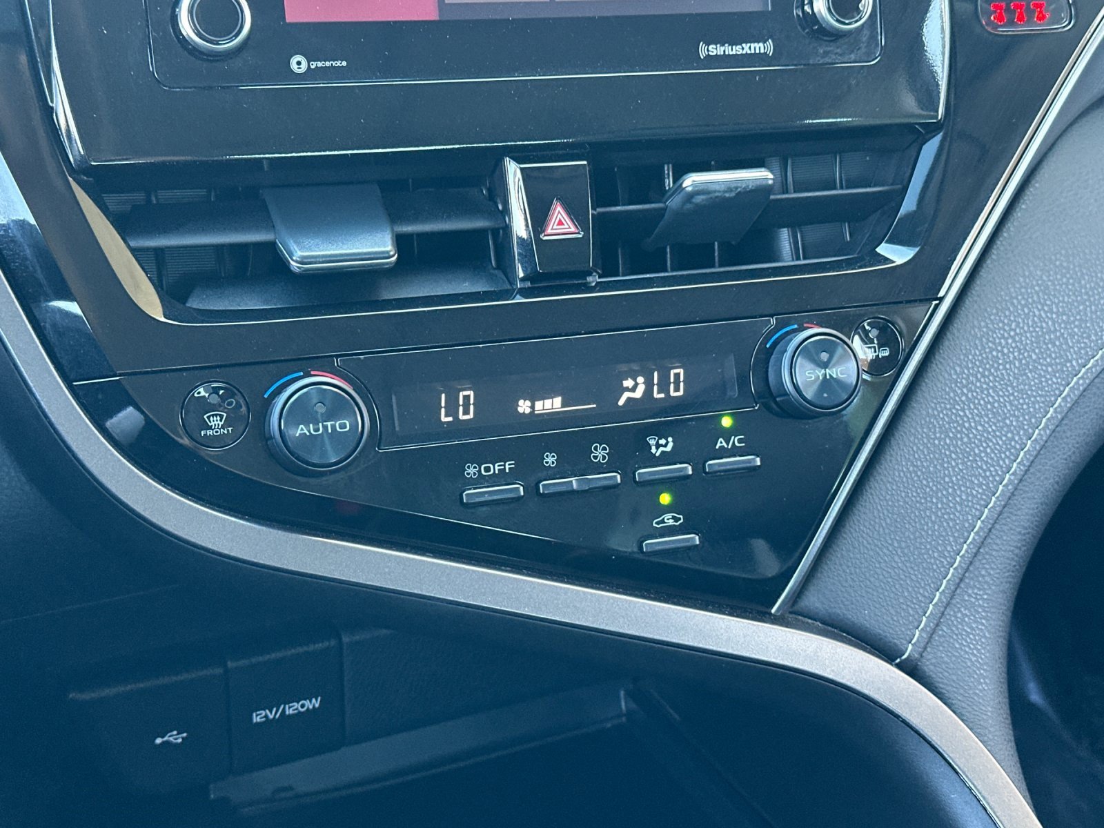 Used 2023 Toyota Camry SE image 18