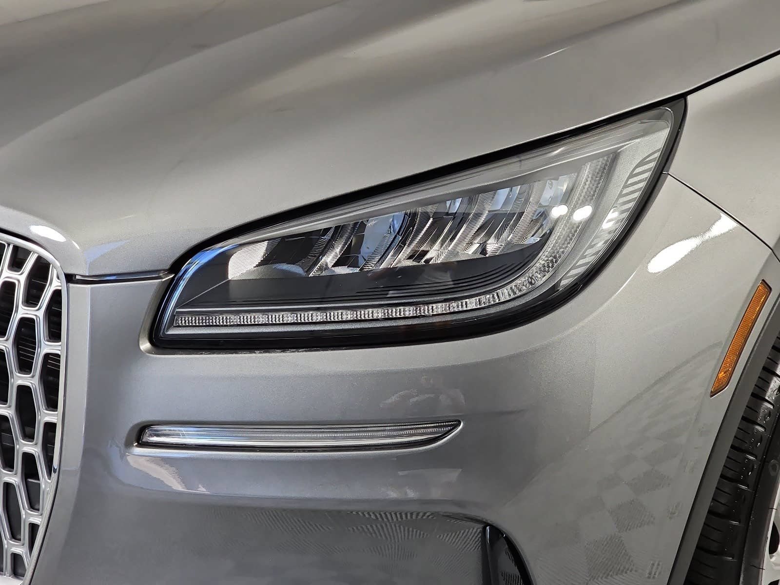 Used 2025 Lincoln Corsair FWD image 30