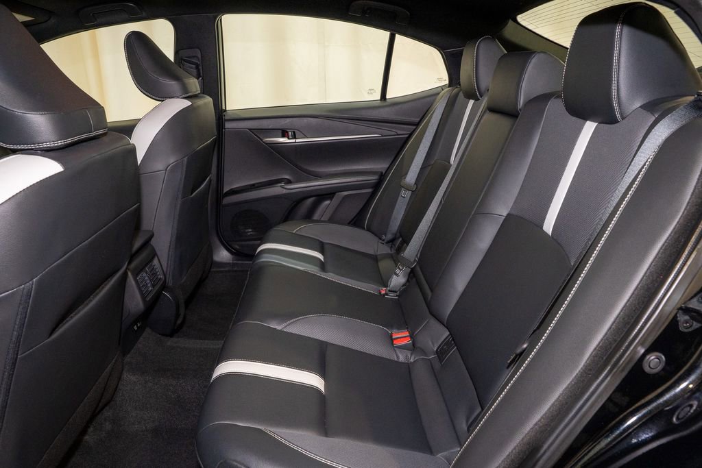 Used 2025 Toyota Camry SE image 8