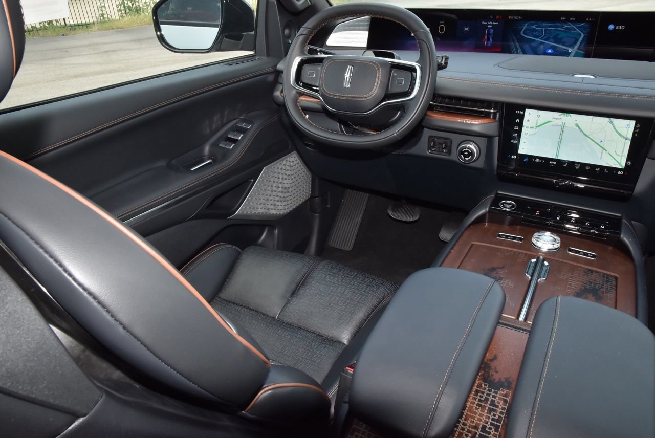 New 2027 Lincoln Navigator Black Label AWD/4WD image 16