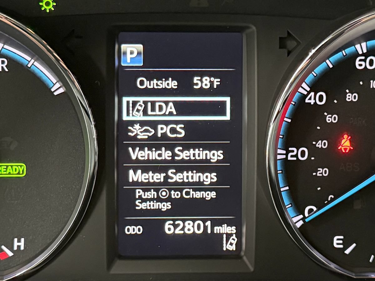 Used 2018 Toyota RAV4 LE AWD/4WD image 19