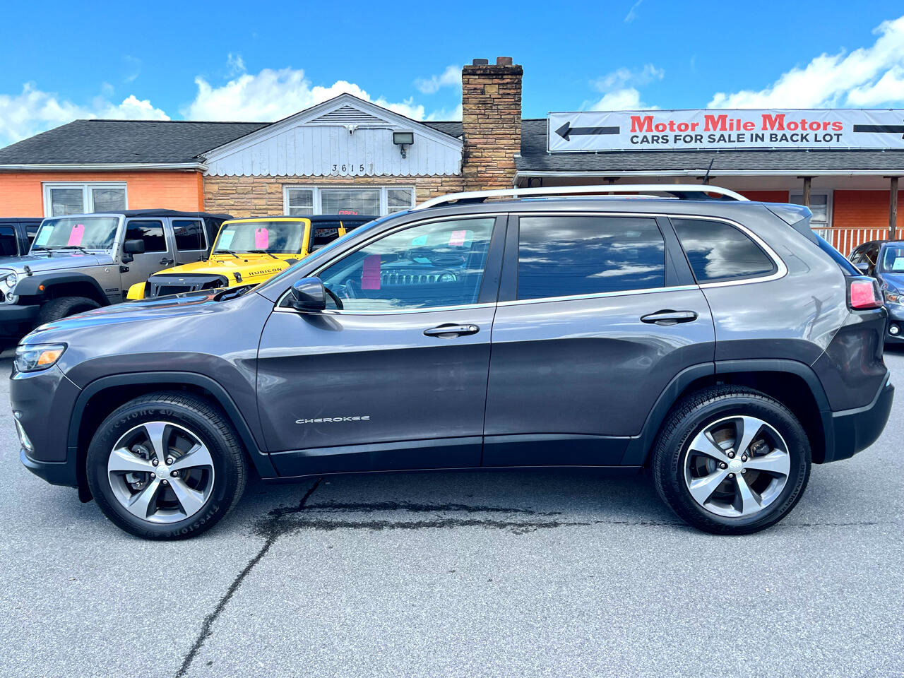 Used 2019 Jeep Cherokee Limited image 8
