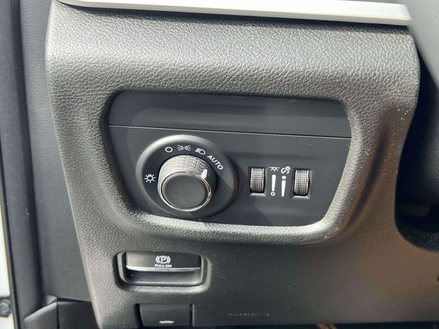 Used 2023 Jeep Grand Cherokee Laredo image 19