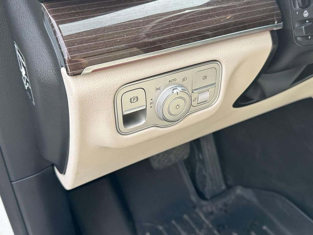 Used 2021 Mercedes-Benz GLS 450 4MATIC image 21