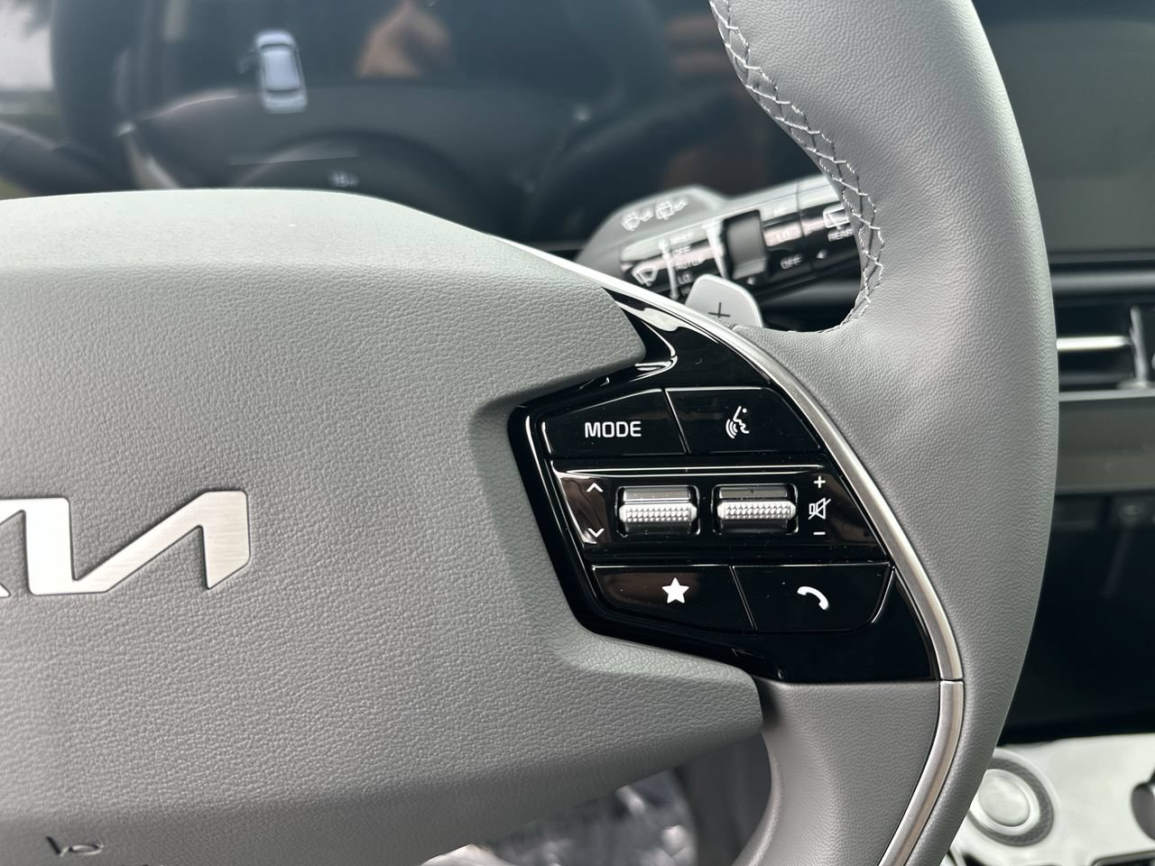 New 2026 Kia Niro EX FWD image 7