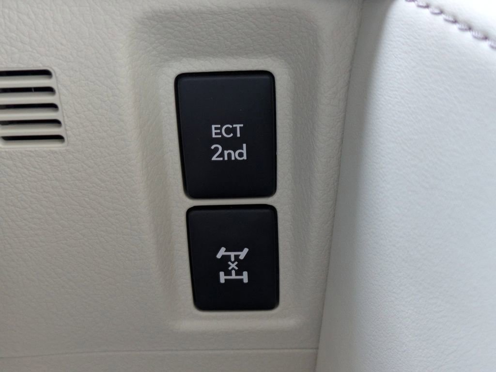 Used 2023 Lexus GX 460 Premium w/ Accessory Package image 23