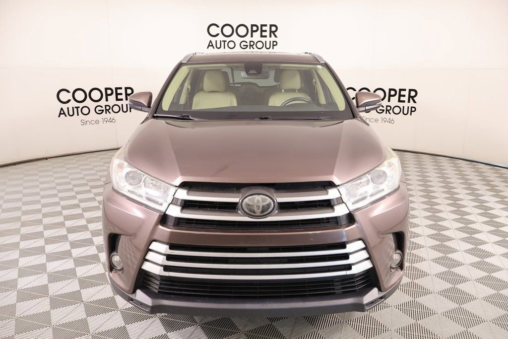 Used 2019 Toyota Highlander XLE image 9